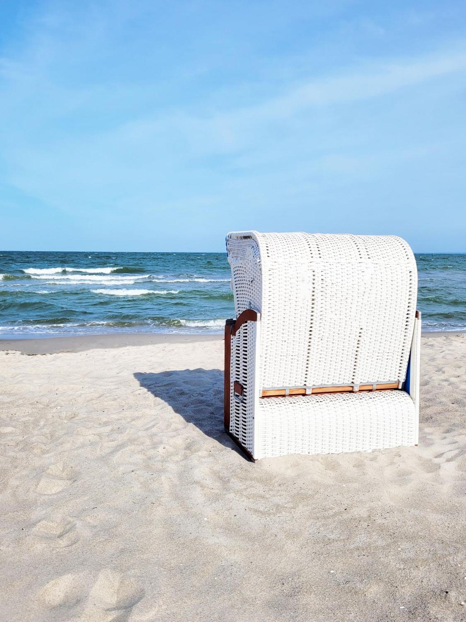 Strandnahe Ferienwohnung - Sehr Modern Und Hochwertig Eingerichtet, Inklusive Parkplatz, Gartenzugang Und Fahrradunterstellmoeglichkeit Scharbeutz Dış mekan fotoğraf