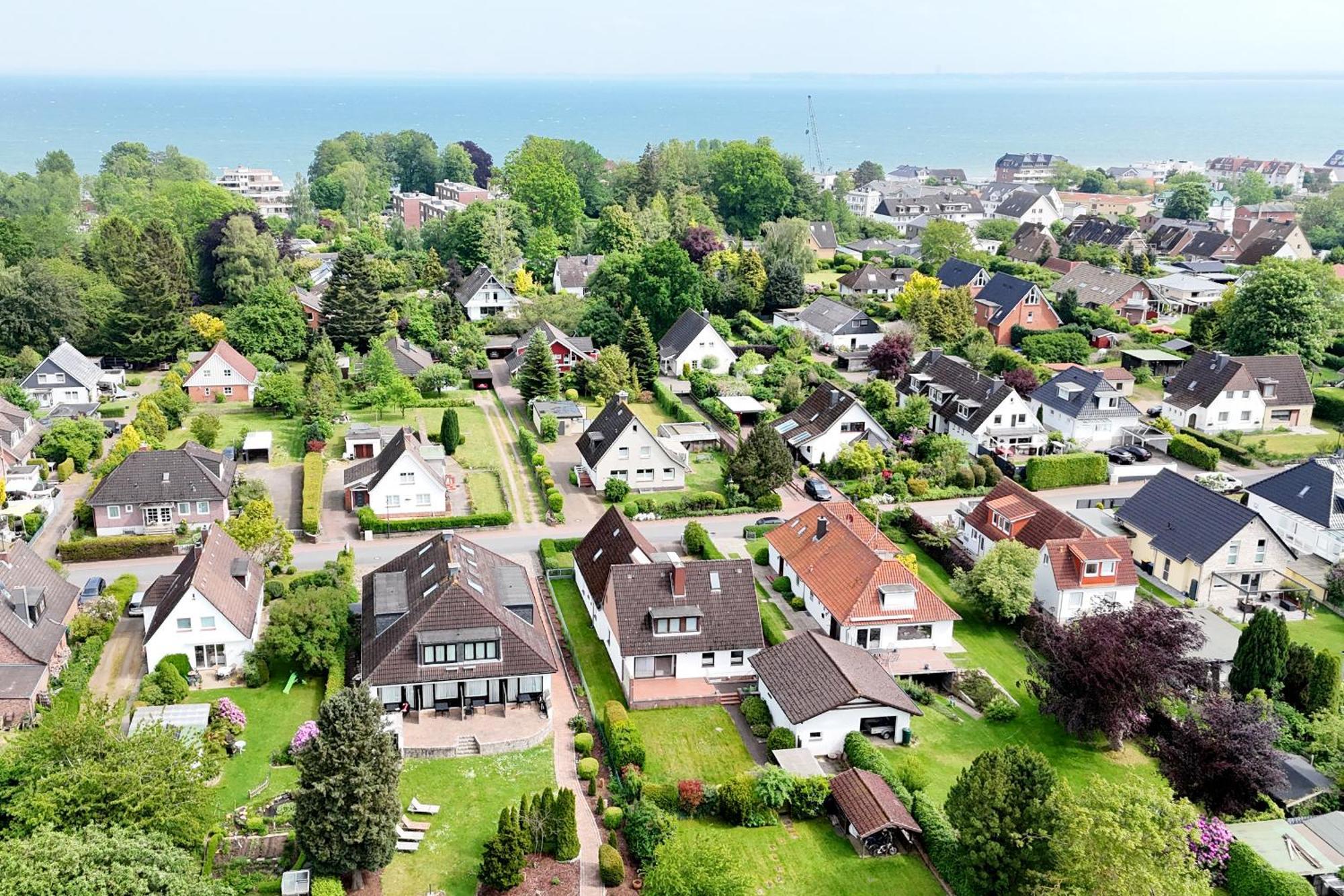 Strandnahe Ferienwohnung - Sehr Modern Und Hochwertig Eingerichtet, Inklusive Parkplatz, Gartenzugang Und Fahrradunterstellmoeglichkeit Scharbeutz Dış mekan fotoğraf