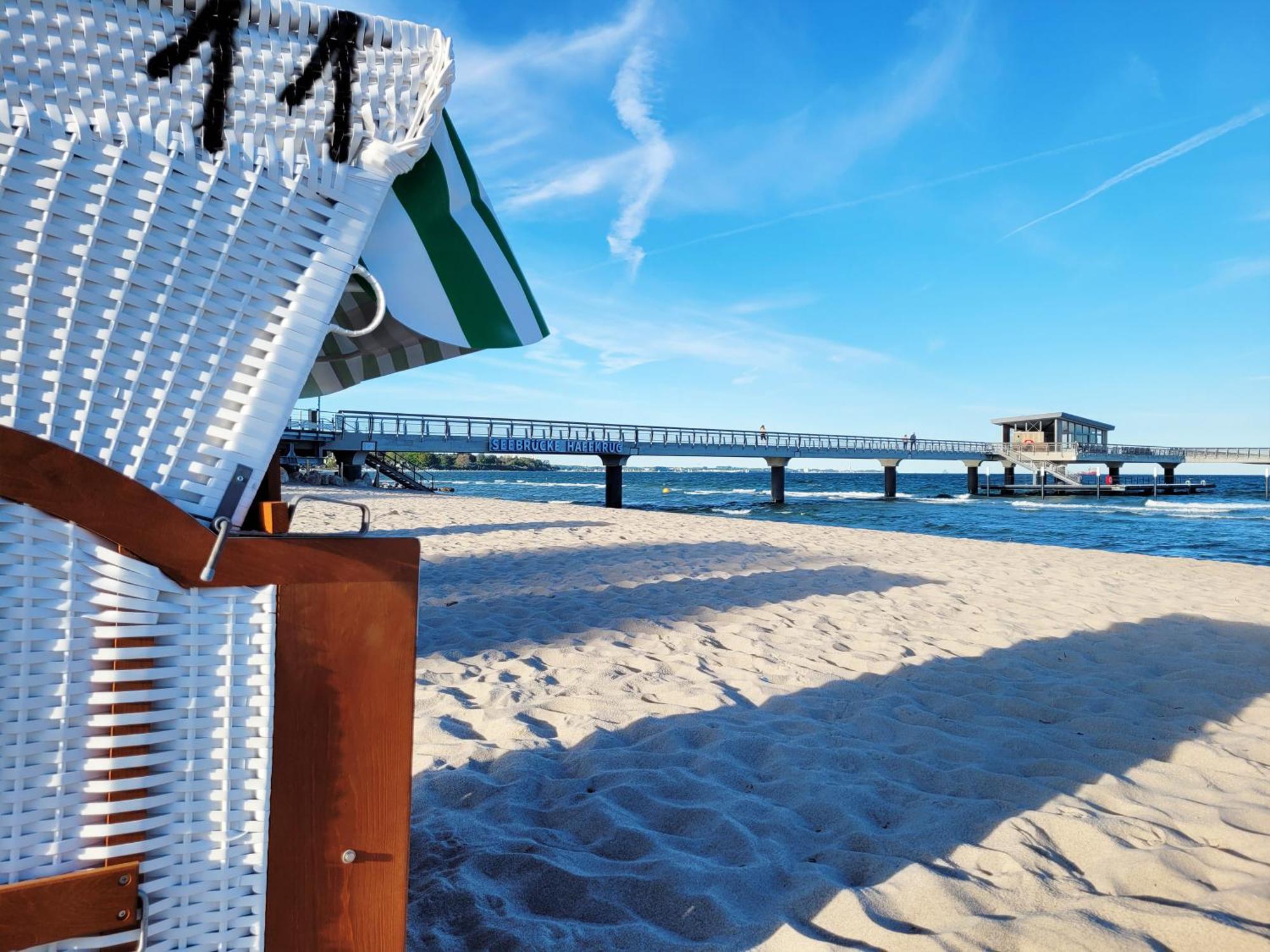 Strandnahe Ferienwohnung - Sehr Modern Und Hochwertig Eingerichtet, Inklusive Parkplatz, Gartenzugang Und Fahrradunterstellmoeglichkeit Scharbeutz Dış mekan fotoğraf
